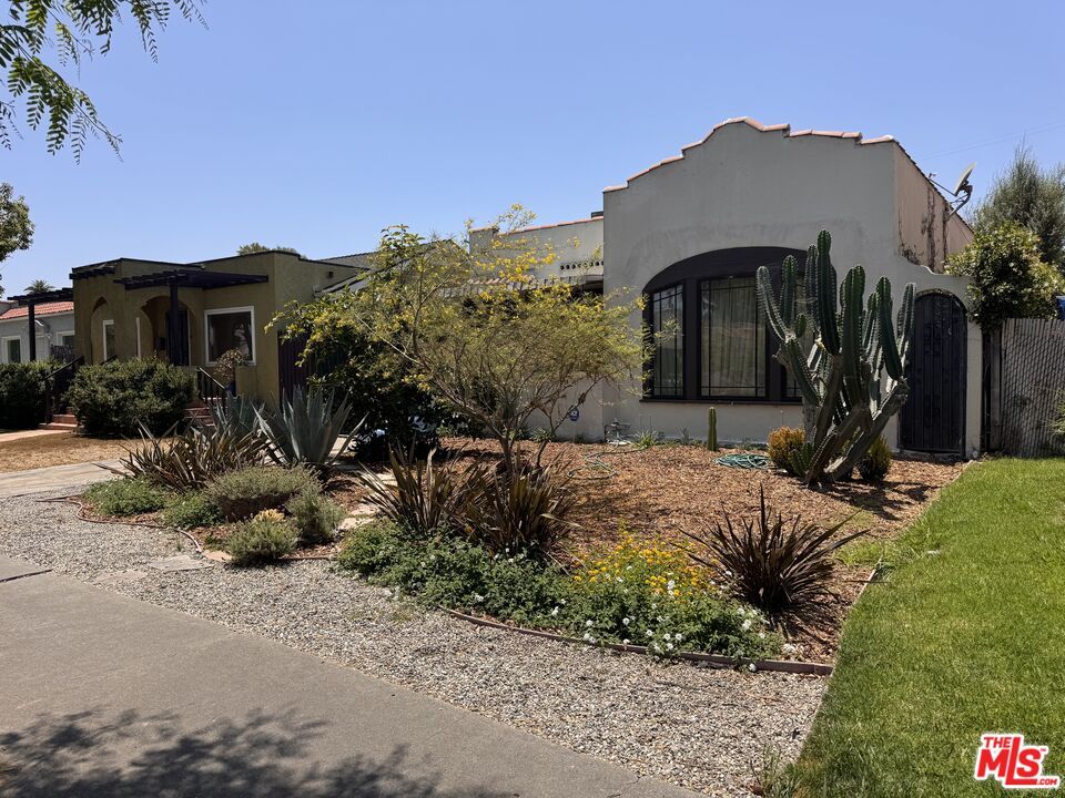 2905 Somerset Dr, Los Angeles, CA 90016
